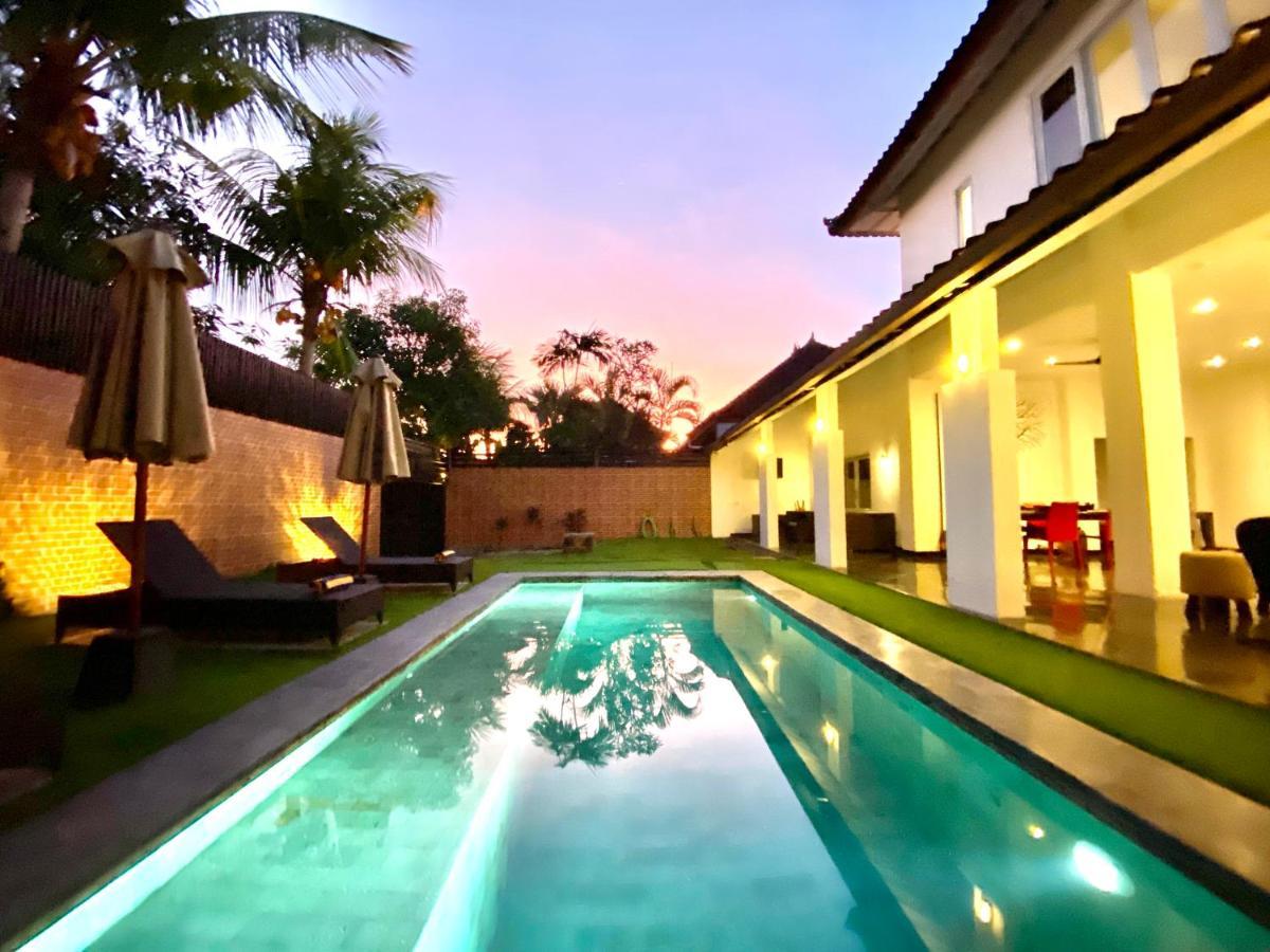 Julia | Heart Of | 350m Villa Seminyak (Bali)
