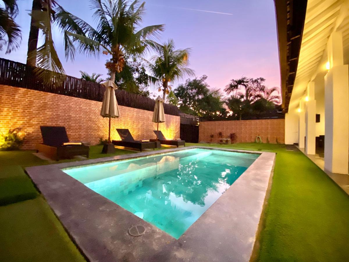 Julia | Heart Of | 350m Villa Seminyak (Bali)